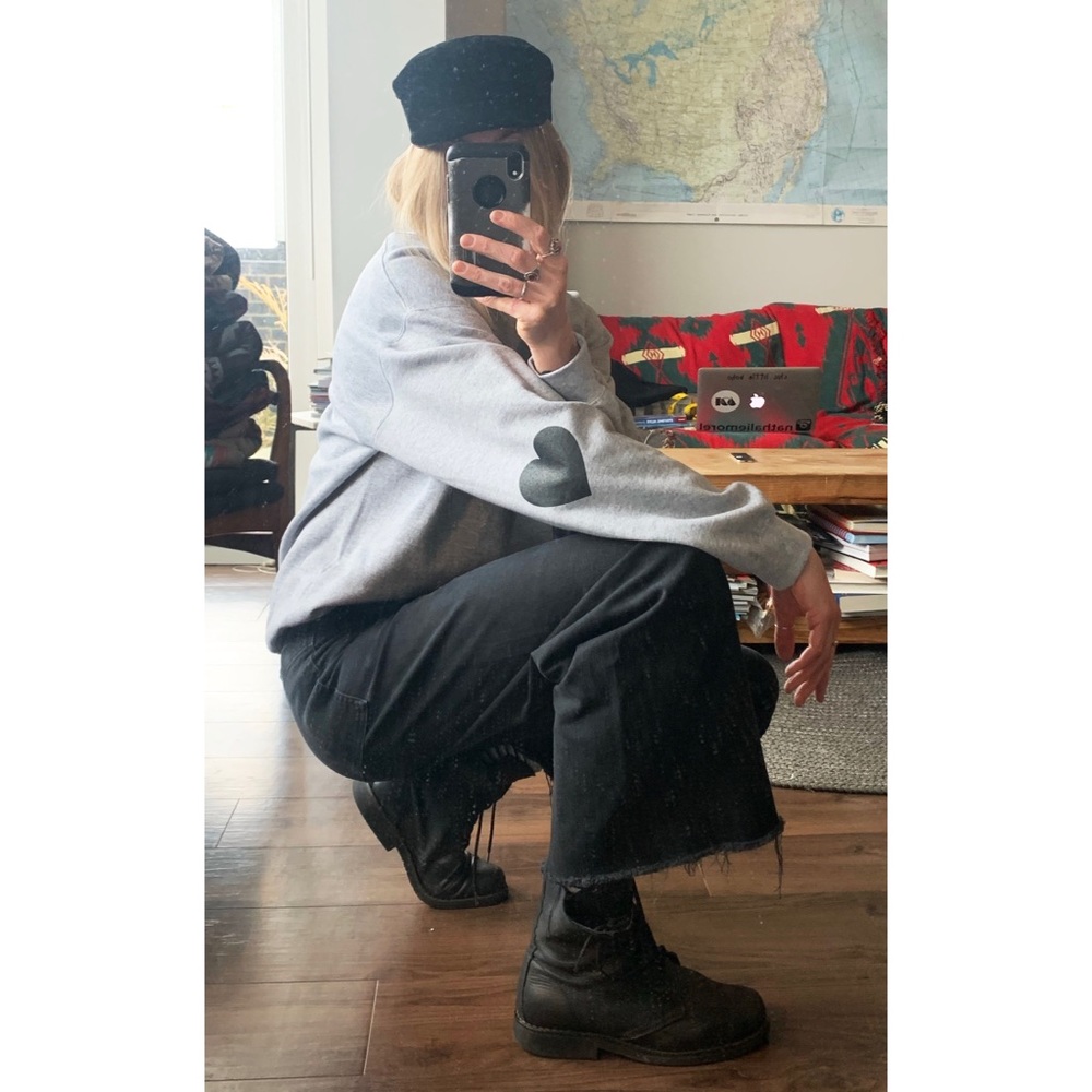 🖤 Sports Grey Crewneck Sweater with Black Heart - Picture 5 of 8